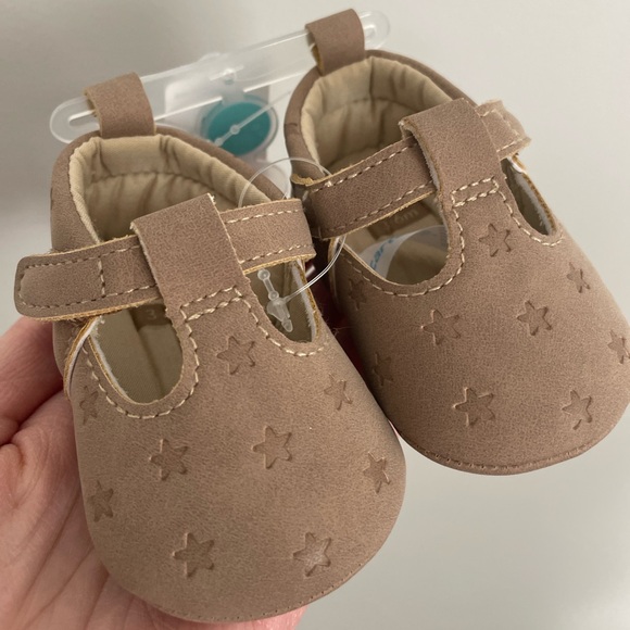 Carter's Other - Carter's 3-6 Months Beige Star Baby Shoes
